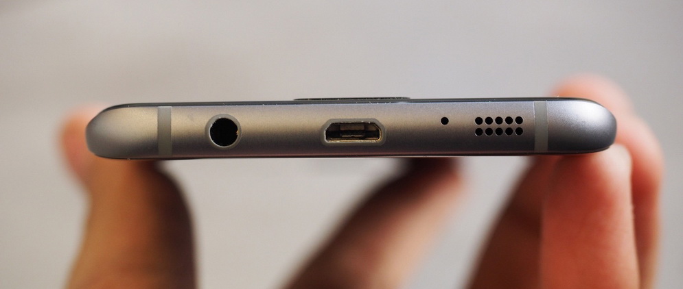 Samsung Galaxy S7 Edge-нижний торец интерфейсы