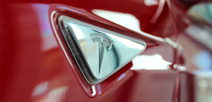 Сегодня был представлен бюджетный электромобиль от Tesla — Model 3