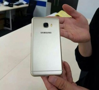 В сети появились новые фотографии смартфона Samsung Galaxy C5 (2)