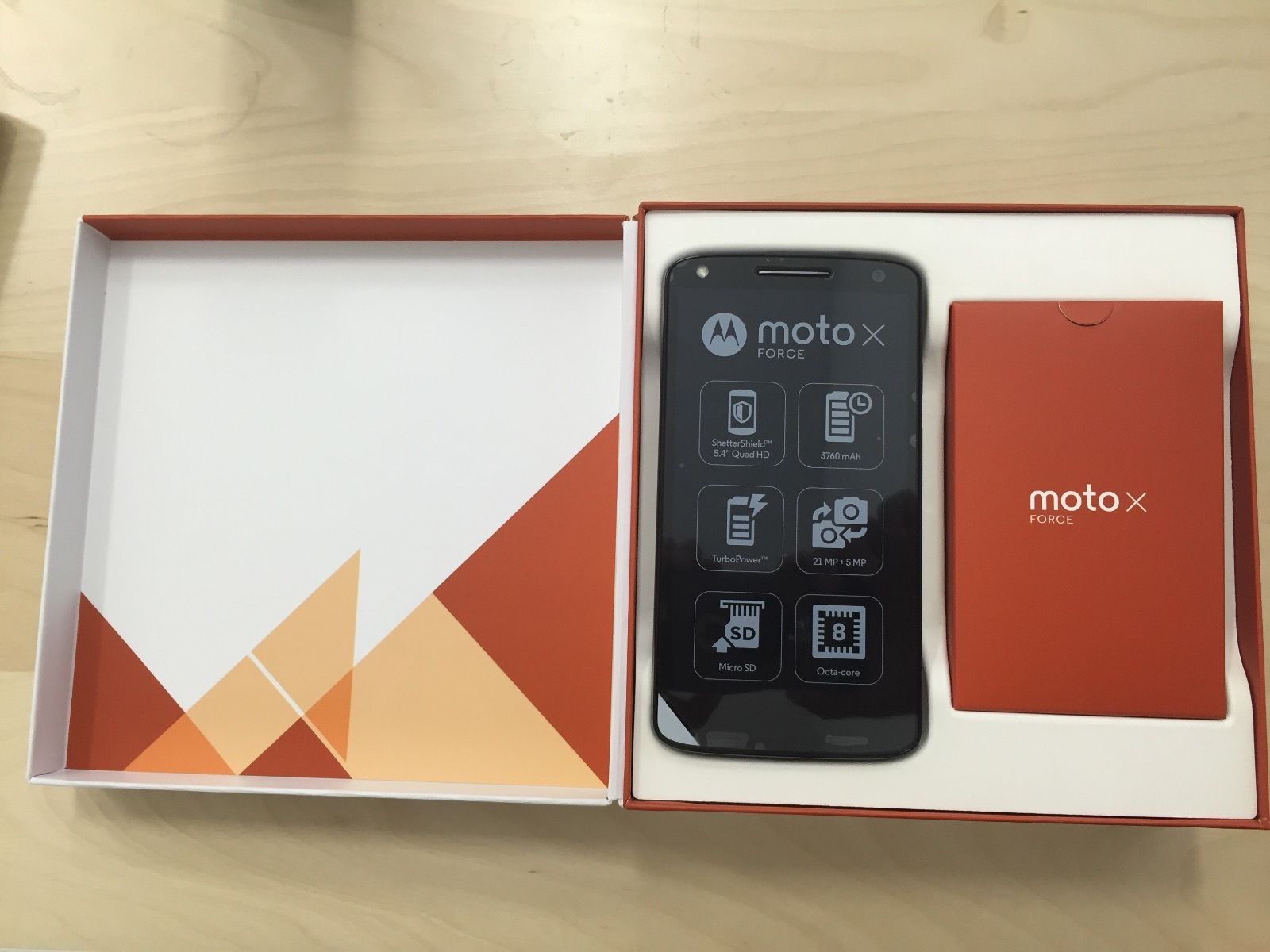Папка «Фото», Motorola Moto X Force- Коробка