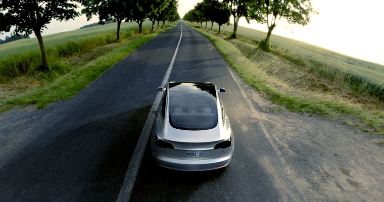 Tesla Model 3 тестируют на дорогах Калифорнии