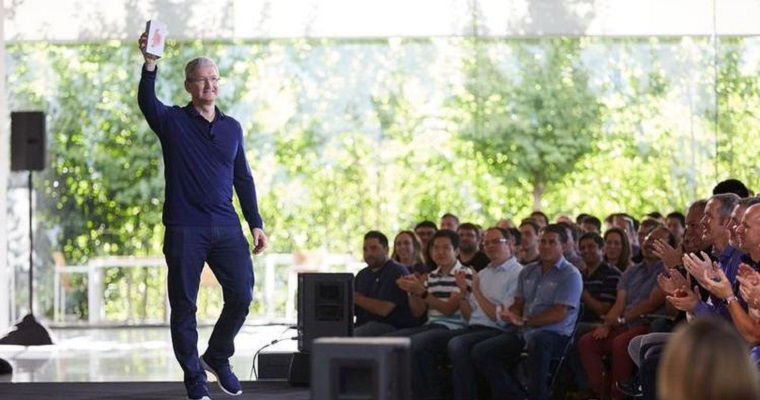 Корпорация Apple продала 1 миллиард iPhone