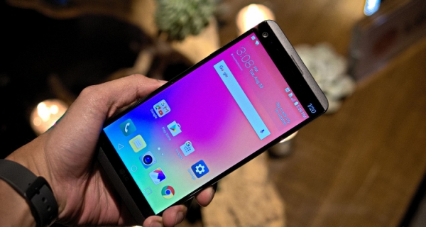 LG V20 стал первым смартфоном с операционной системой Android 7.0 Nougat - фото 1