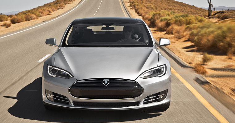 Tesla улучшила программное обеспечение для своего автопилота