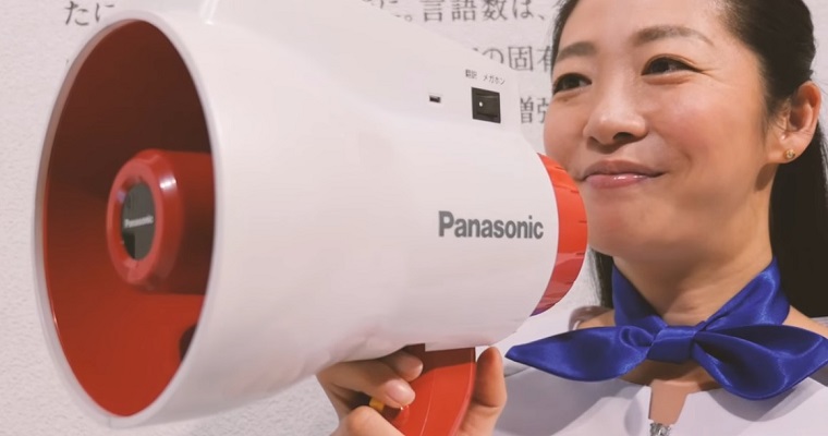 Компания Panasonic создала мегафон, который переводит речь на другие языки