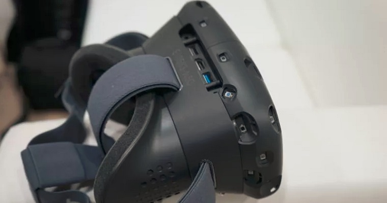 Компания TPCAST разработала устройство, делающее шлем HTC Vive беспроводным