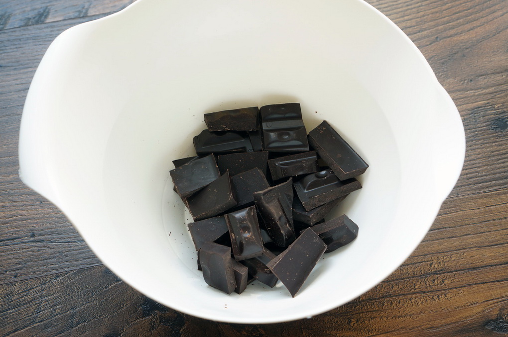 temnyjj-shokolad-dlya-prigotovleniya-goryachego-shokolada-ingredienty
