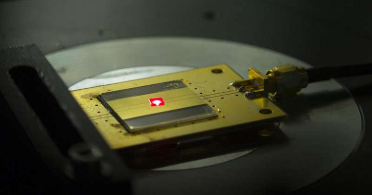 Ученые создали самое маленькое радио в мире