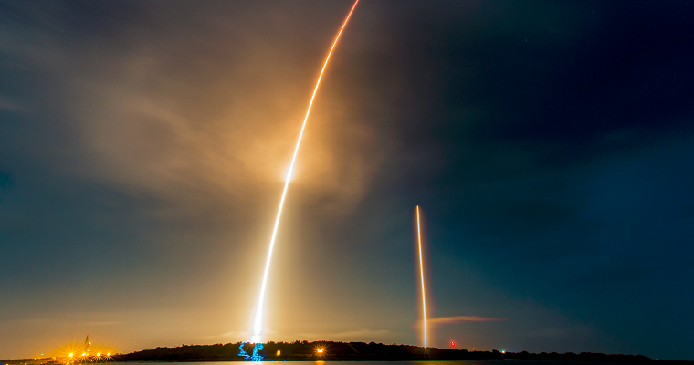 Видео запуска ракеты Falcon 9 и приземления ее первой ступени взорвало интернет