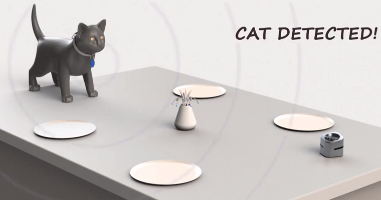 Гаджет который поможет отучить ваших кошек лазить по столам