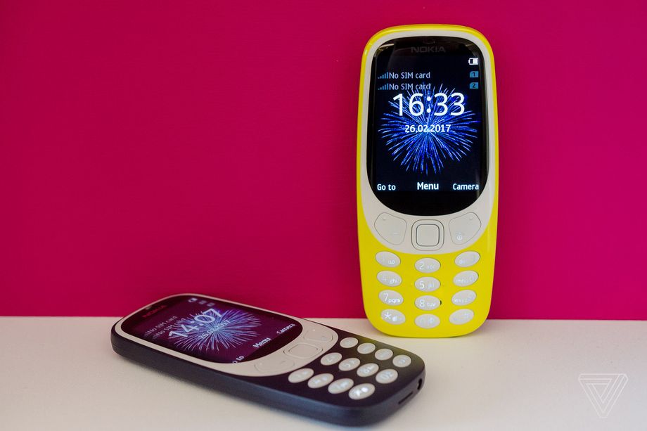 novyjj-nokia-3310-model-2017-goda-dva-telefona