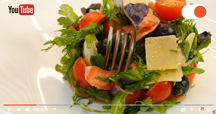 Салат із сьомгою та маслинами – Готуємо смачно і легко