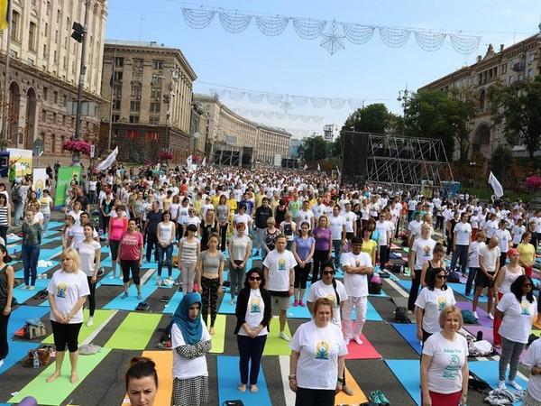 Рекордный фитнес-марафон на Крещатике-Киев