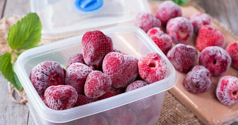 Як правильно заморозити полуницю на зиму в холодильнику