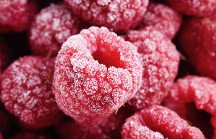Какая температура должна быть, чтобы продукты не портились - замороженные ягоды