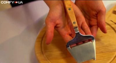 Нож для сыра в форме лопатки