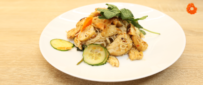 Салат с рисовой лапшой и курицей ✅ Криворукий повар