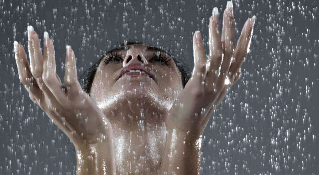 Горячая вода в радость не только зимой_правила выбора водонагревателя - под душем