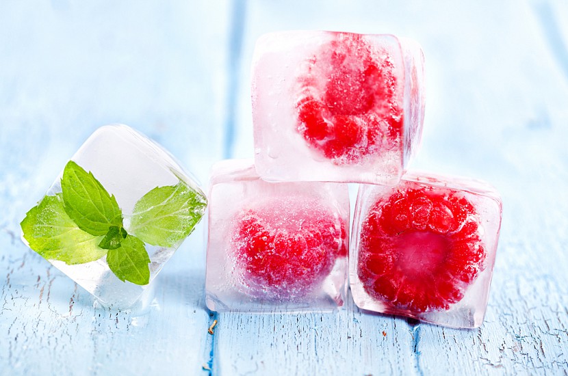Запасайся вкусностями на круглый год_выбираем морозилку для фруктов - фрукты в кубиках льда