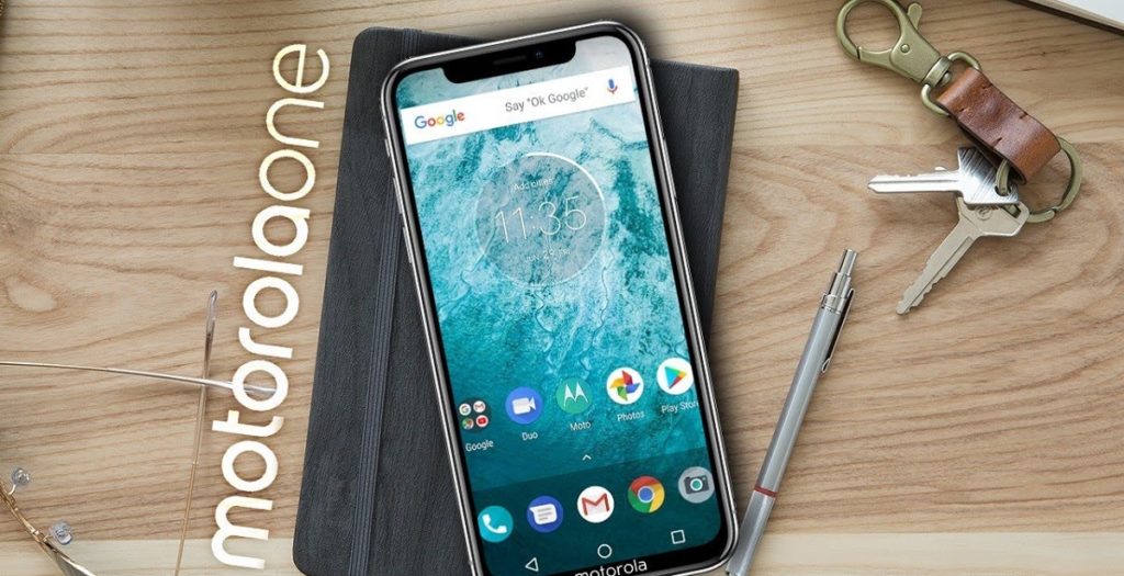 «Живі» фото Motorola One 2018 у білому кольорі