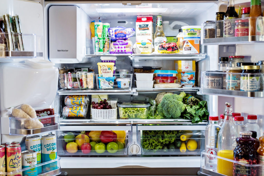 Как и что можно хранить в холодильнике