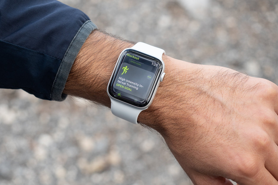 Обзор Apple Watch 4 - часы на руке