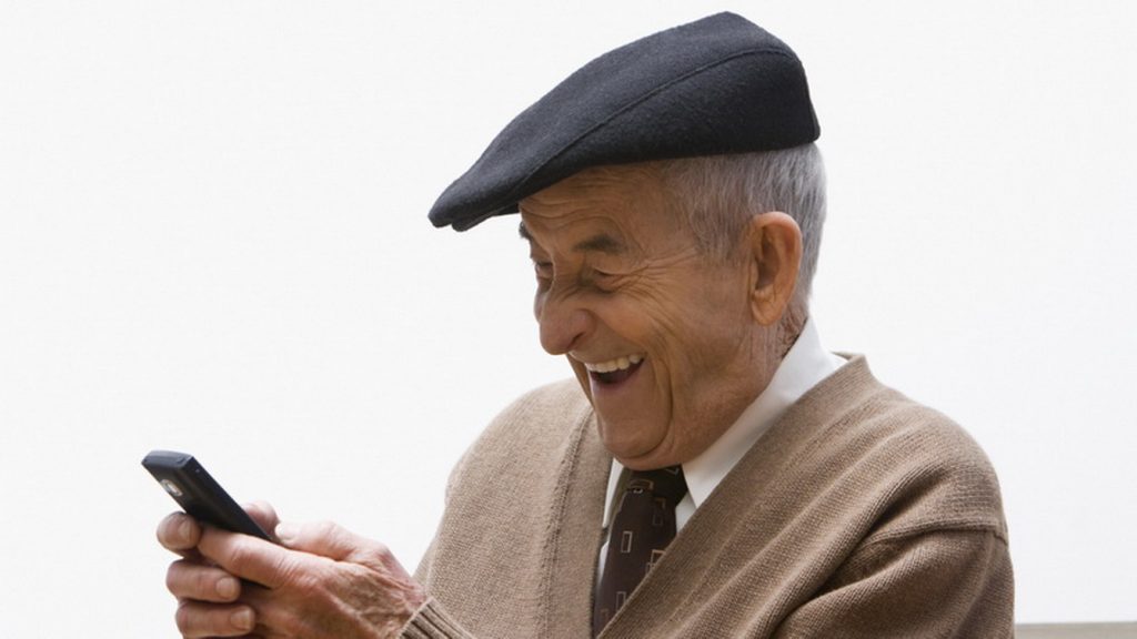 Телефон для літніх людей: ТОП-10