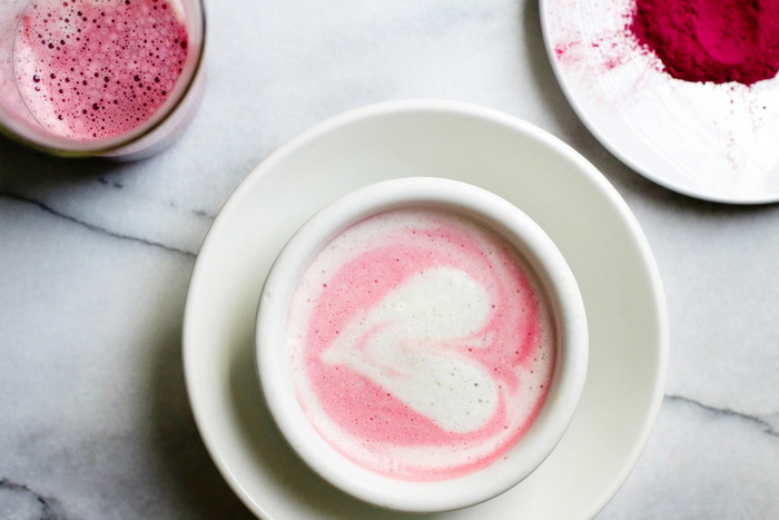 Розовый кофе-свекольный латте
