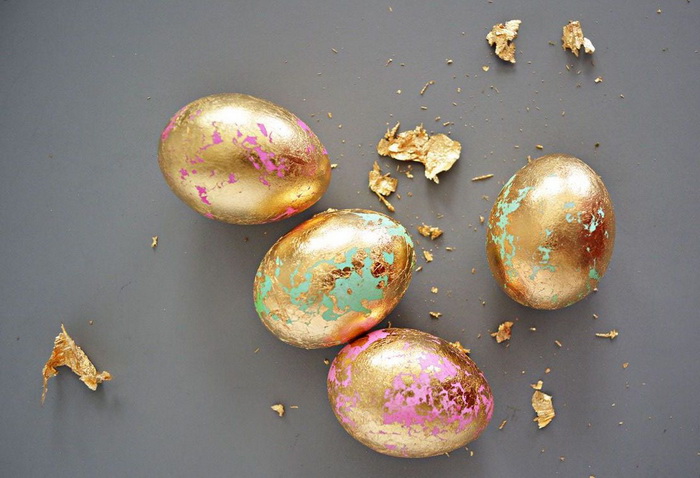Золотые яйца-праздничный декор