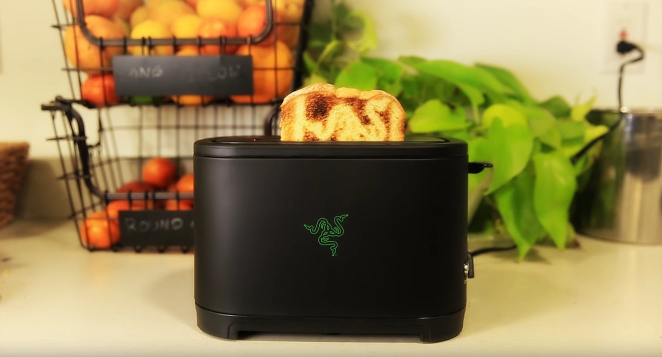 Шуточный рекламный ролик о тостере от Razer 3