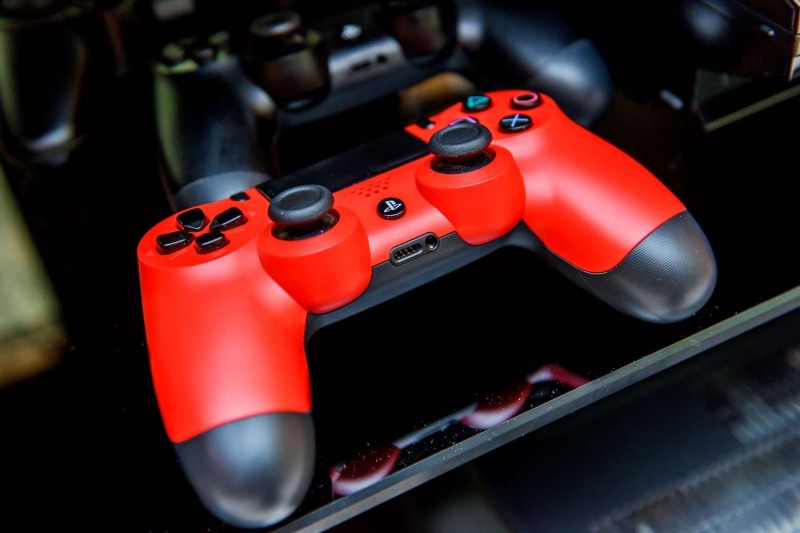 PlayStation 5_всё что известно о новой консоли - красный джойстик