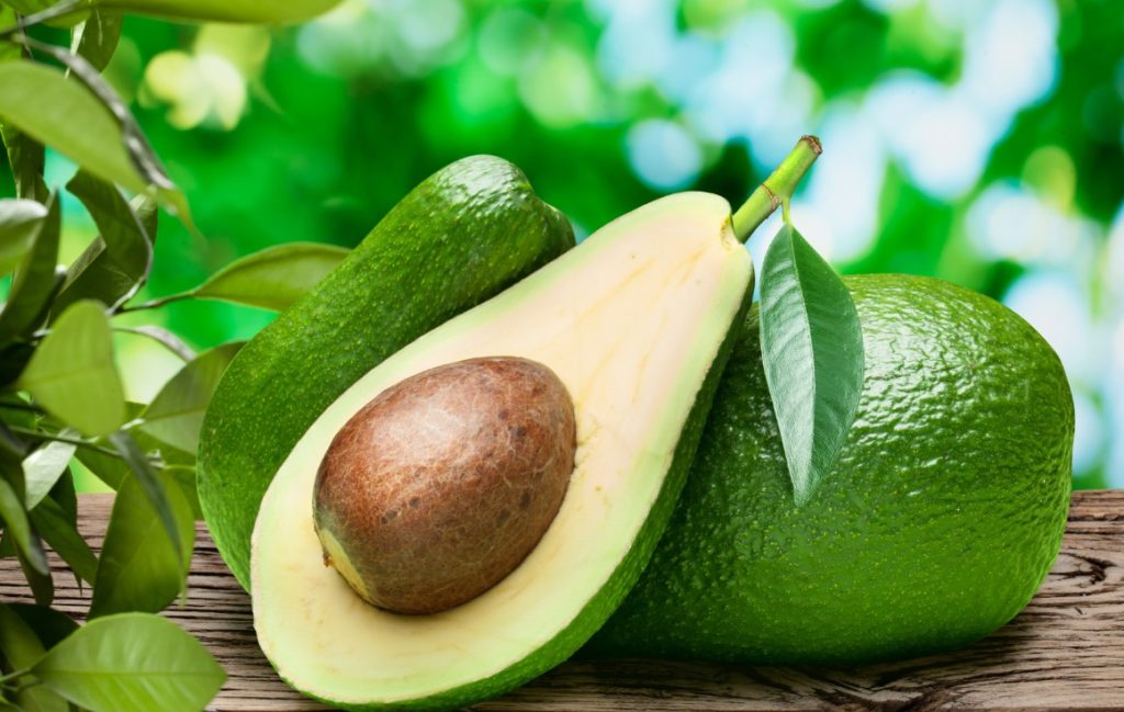 Все про авокадо: як вибрати, очистити і приготувати