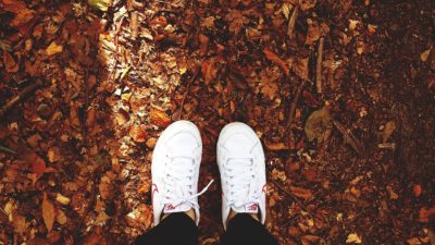 20 способов, как очистить белые кроссовки
