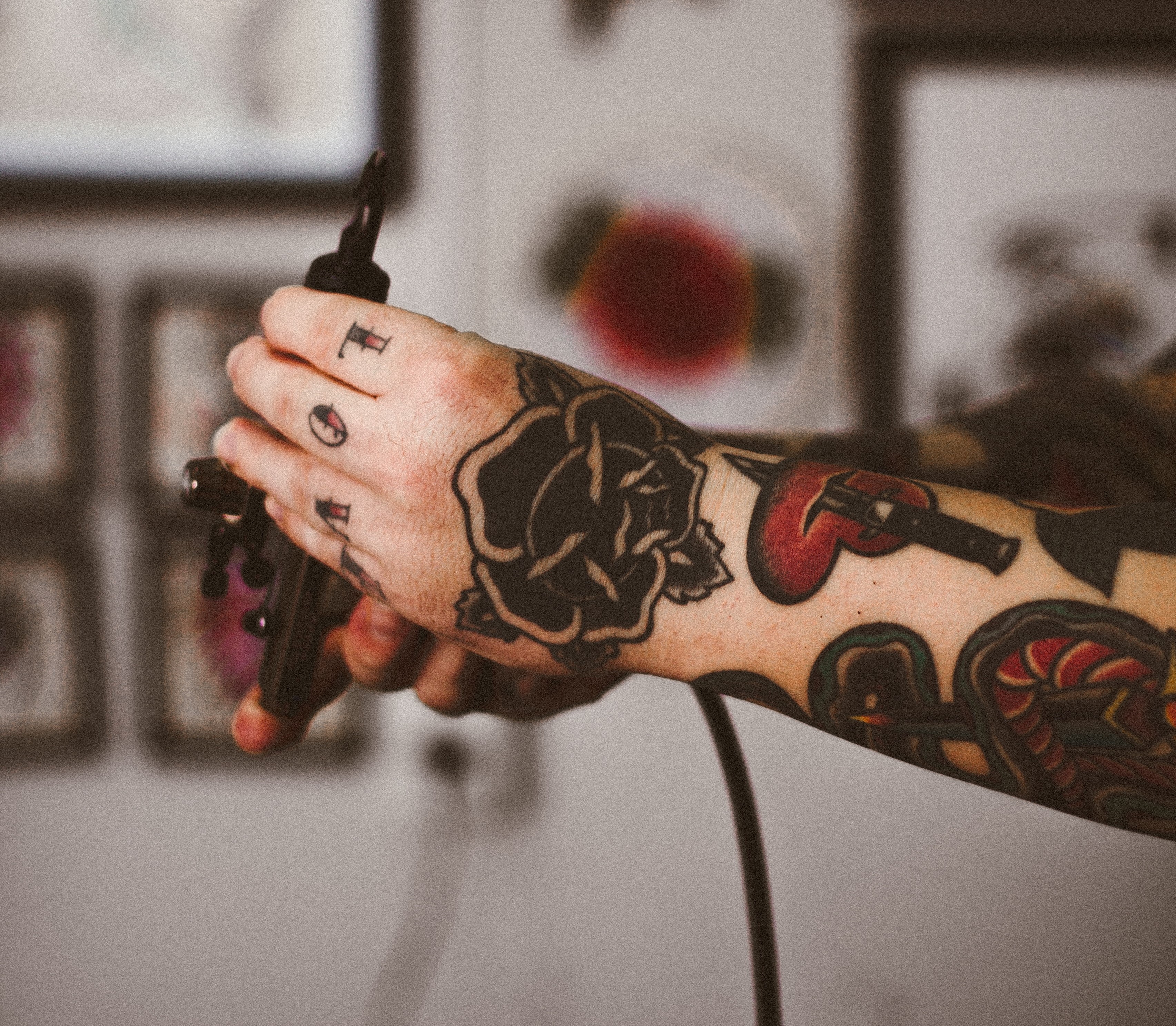 Длительность ношения заживляющей пленки на свежую татуировку