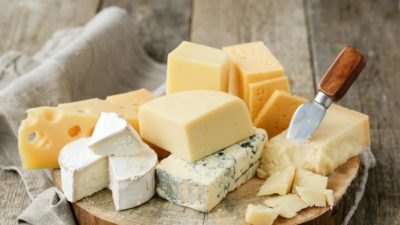 как хранить сыр в холодильнике