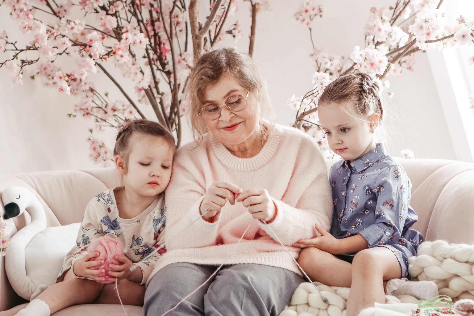 Комментарий к фото бабушки с внуками