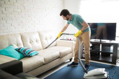 Как почистить диван? 10 проверенных способов