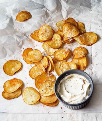  картофельные чипсы в духовке