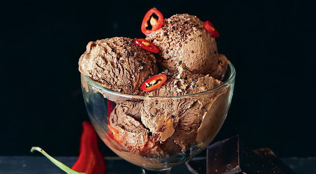 Шоколадное мороженое-с острым перцем