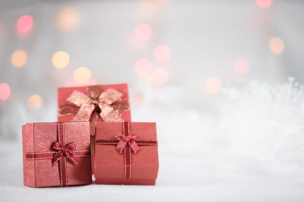 Що подарувати батькам на Новий Рік – топ подарунків