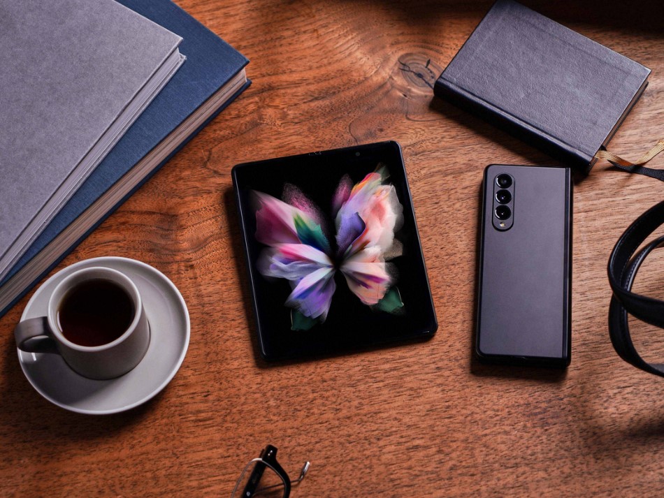 Samsung Galaxy Z Fold 3-имиджевая картинка.