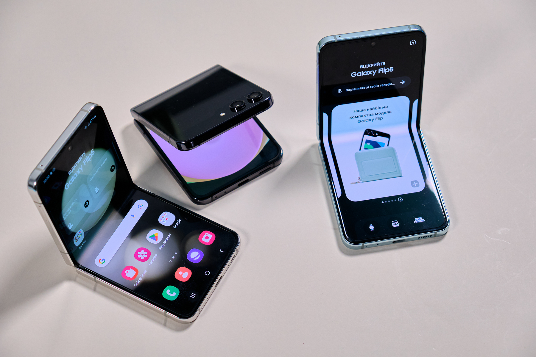 Samsung Galaxy Flip 5-ракурсы и расцветки 18