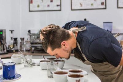 Как научиться разбираться в кофейных зернах и напитках?