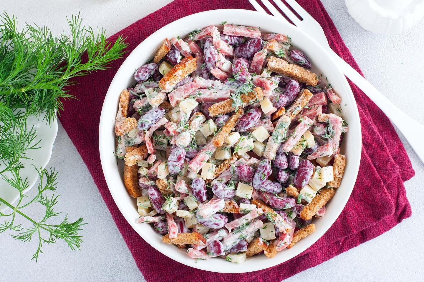 салат з квасолею