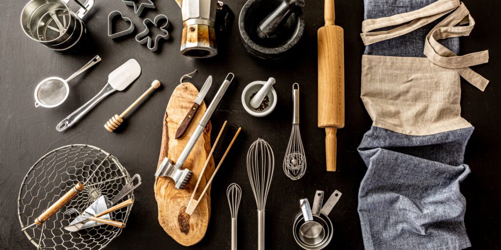 Посуд та інструменти: