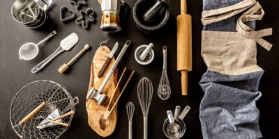 Посуд та інструменти: