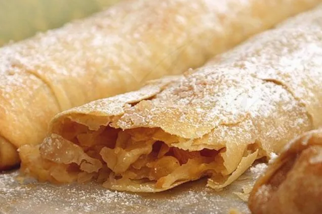 Вертута з яблуками,