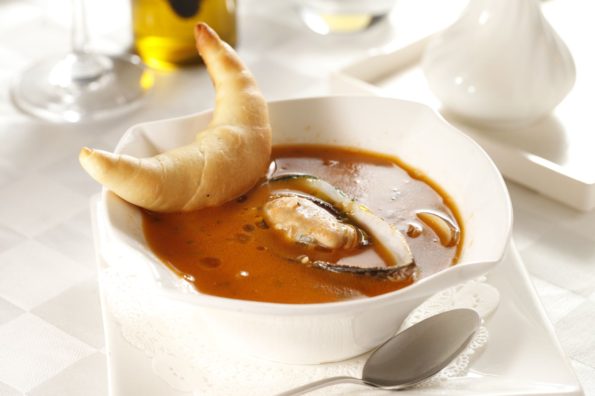 Cold rhubarb soup with mussels