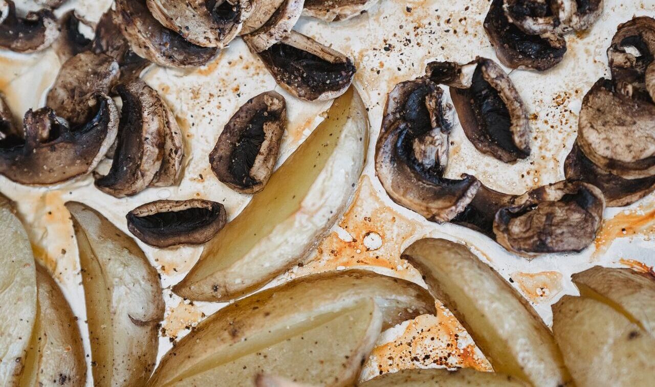 Mushrooms stewed with potatoes and cream